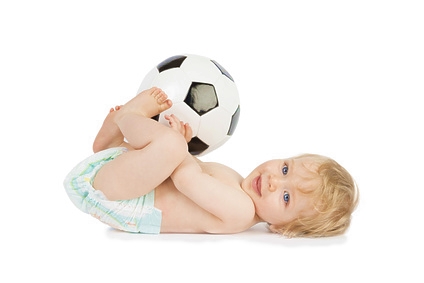 Bambino con pallone da calcio